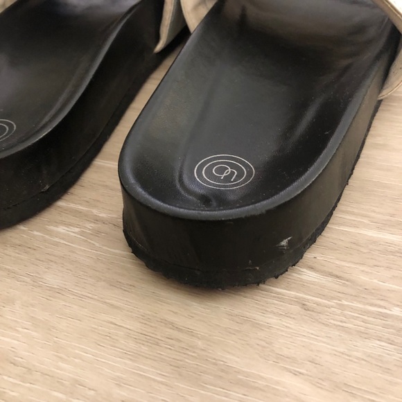 Silver Iridescent Slides in size 7 - Picture 4 of 4